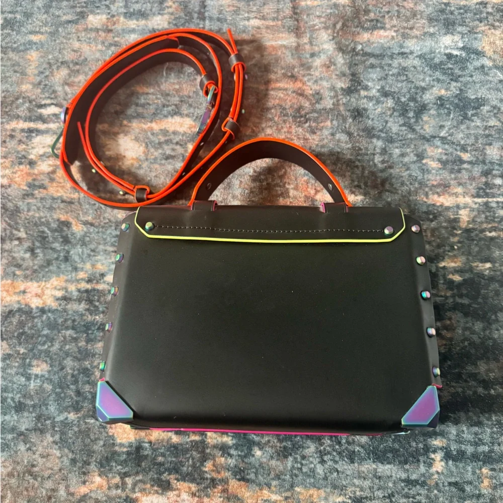 Michael Kors Manhattan Medium Contrast-Trim Leather Satchel NWT - Picture 3 of 5